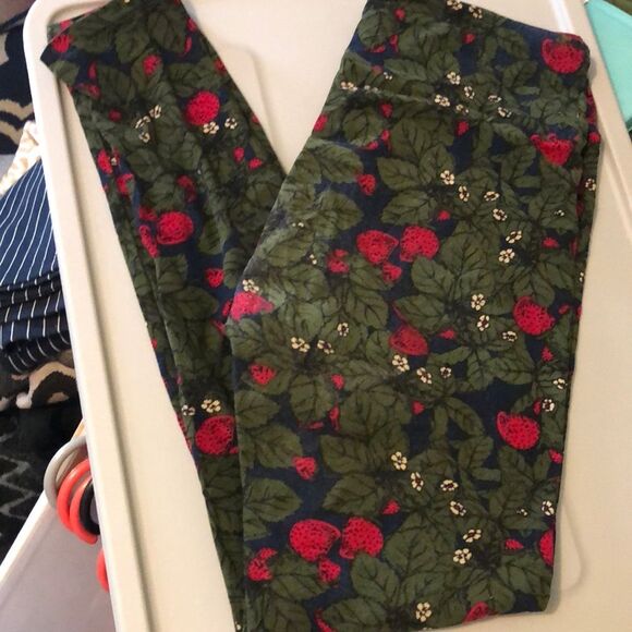 Lularoe one size leggings blue with green leaves with strawberry patch - Picture 1 of 4